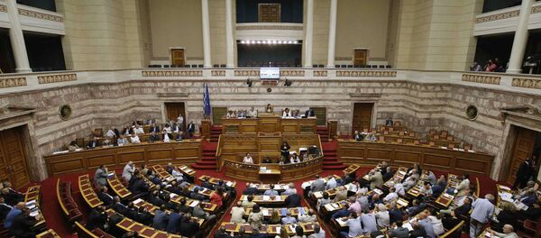 Parlamento grego durante aprovação do pacote de medidas para o terceiro resgate internacional. - Sputnik Brasil