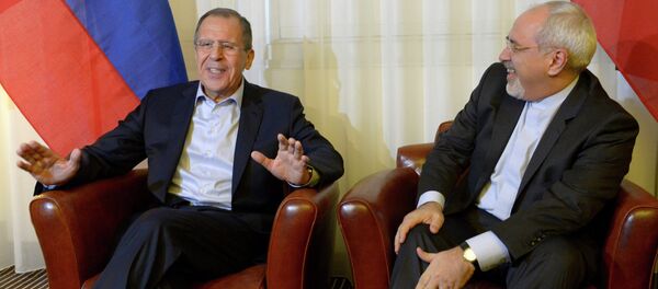 Reunião entre o chanceler russo Serguey Lavrov e o seu homólogo iraniano, Mohammad Javad Zarif. - Sputnik Brasil