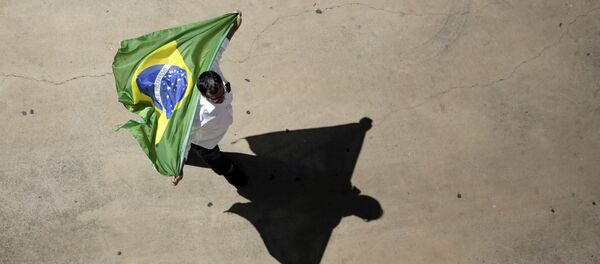 Um participante de protestos contra a presidente do Brasil, Dilma Rousseff. Brasilia, 16 de agosto de 2015. - Sputnik Brasil