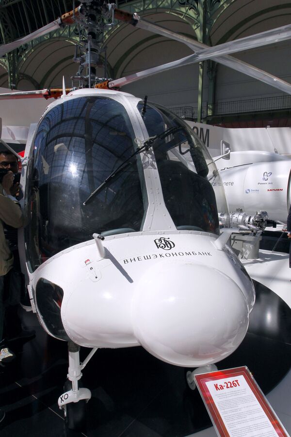Helicóptero Kamov Ka-226T, exibido em 11 de junho de 2010 na exposição russa no Grand Palais, em Paris. - Sputnik Brasil