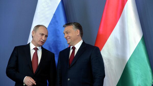Vladimir Putin, presidente da Rússia, e Viktor Orban, primeiro-ministro da Hungria - Sputnik Brasil