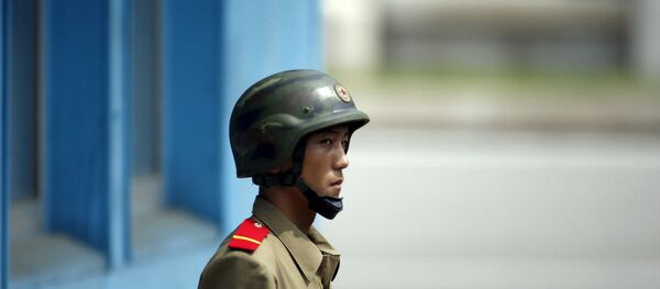 Soldado norte-coreano próximo à fronteira com a Coreia do Sul. - Sputnik Brasil