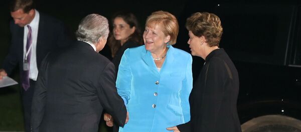 A presidente do Brasil, Dilma Rousseff, e o vice, Michel Temer, recepcionaram a chanceler da Alemanha, Angela Merkel, no Palácio do Alvorada. - Sputnik Brasil