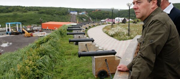 O premier da Rússia, Dmitry Medvedev, em vista às ilhas Curilas O premier da Rússia, Dmitry Medvedev, em vista às ilhas Curilas - Sputnik Brasil