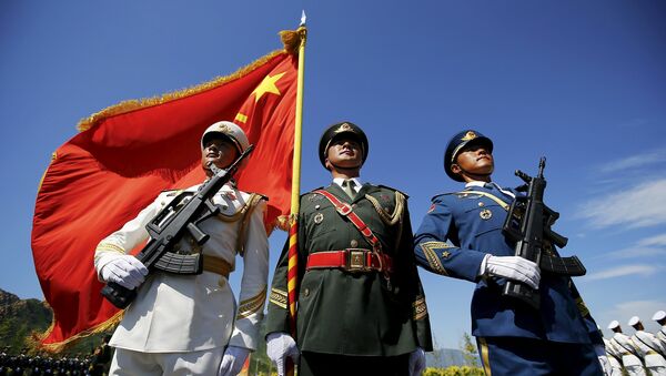 Oficiais e soldados durante ensaio para a Parada em comemoração ao 70º aniversário da vitória do povo chinês na guerra contra o Japão - Sputnik Brasil