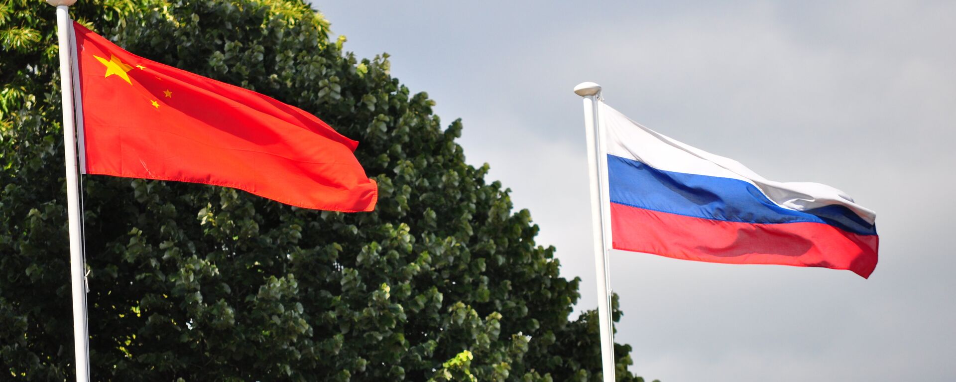 Bandeiras da Rússia e da China - Sputnik Brasil, 1920, 02.12.2022