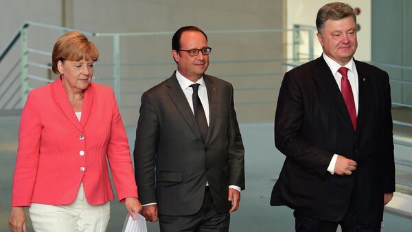 Chanceler da Alemanha Angela Merkel, presidente da França François Hollande e presidente da Ucrânia Pyotr Poroshenko durante encontro em Berlim - Sputnik Brasil