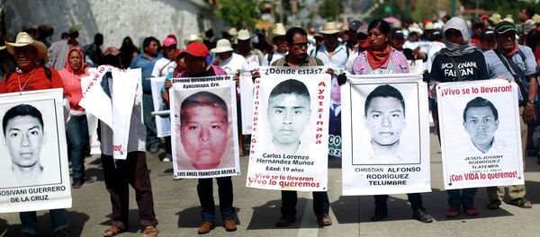 Pictures of some of the 43 trainee teachers who disappeared four months ago in Mexico - Sputnik Brasil