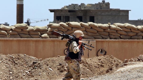 Um miliciano das forças de autodefesa dos curdos iraquianos, peshmerga, volta à sua base. Foto de arquivo. - Sputnik Brasil