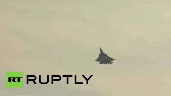 Rússia: Novo caça Sukhoi T-50 estreia no Salão Aeroespacial Internacional MAKS 2015 - Sputnik Brasil