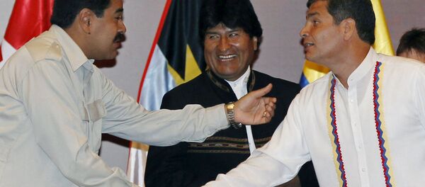 Nicolás Maduro, Evo Morales e Rafael Correa durante abertura de cúpula da Aliança Bolivariana para as Américas (ALBA) - julho de 2013 Nicolás Maduro, Evo Morales e Rafael Correa durante abertura de cúpula da Aliança Bolivariana para as Américas (ALBA) - julho de 2013 - Sputnik Brasil