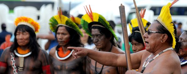 Indígenas durante uma reunião de caciques em Brasília, em 2013. - Sputnik Brasil