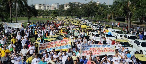Protesto de taxistas contra o aplicativo Uber no Rio de Janeiro - Sputnik Brasil