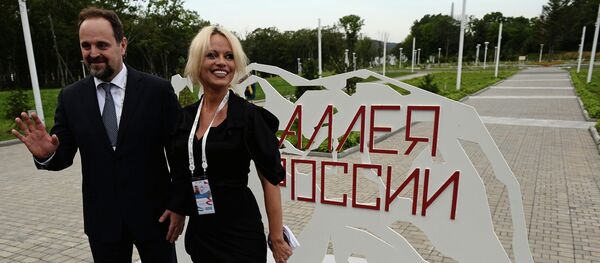 Sergei Donskoi and Pamela Anderson - Sputnik Brasil