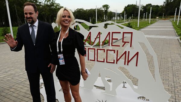 Sergei Donskoi and Pamela Anderson - Sputnik Brasil