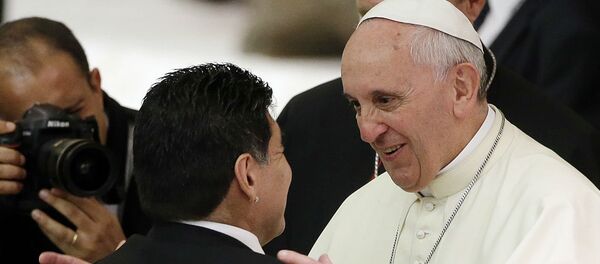 Diego Maradona e Papa Francisco. - Sputnik Brasil
