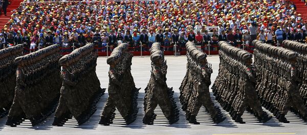 Soldados do Exército de Libertação Popular da China desfilam durante a parada militar em homenagem aos 70 anos da Vitória na Segunda Guerra Mundial, Pequim, China, 3 de setembro de 2015 - Sputnik Brasil