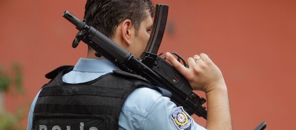 Policial turco em Istanbul, 10 de agosto de 2015 - Sputnik Brasil