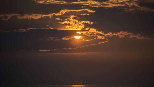 O pôr do Sol sobre o lago Baikal - Sputnik Brasil