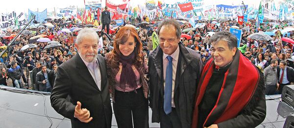 O ex-presidente Lula, a presidenta da Argentina, Cristina Fernández de Kirchner e o governador de Buenos Aires, Daniel Osvaldo Scioli - Sputnik Brasil
