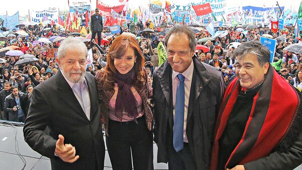 O ex-presidente Lula, a presidenta da Argentina, Cristina Fernández de Kirchner e o governador de Buenos Aires, Daniel Osvaldo Scioli - Sputnik Brasil