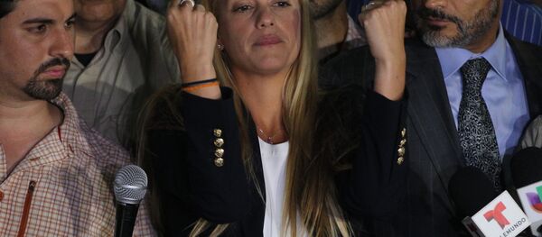 Lilian Tintori, esposa de Leopoldo López, durante comício no município de Chacao, em 10 de setembro - Sputnik Brasil