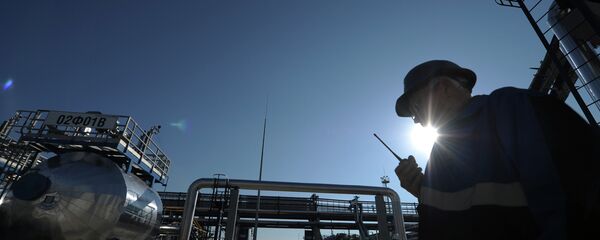 Refinaria da Gazprom em Moscou - Sputnik Brasil