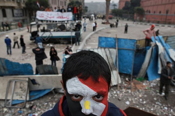 Apoiante da oposição na praça Tahrir, no Cairo - Sputnik Brasil