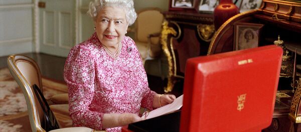 Rainha da Grã-Bretanha Elizabeth II no Palácio de Buckingham em Londres - Sputnik Brasil