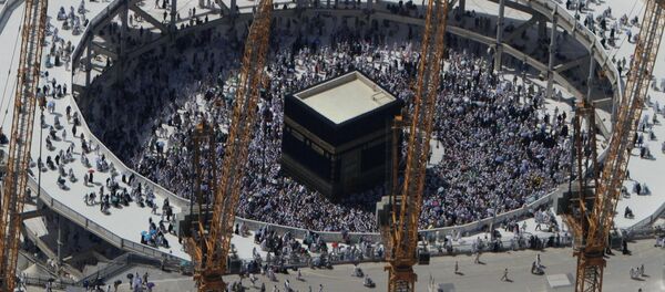 Guindastes no local de expansão da Grande Mesquita, em Meca, Arábia Saudita, 16 de outubro de 2013 - Sputnik Brasil