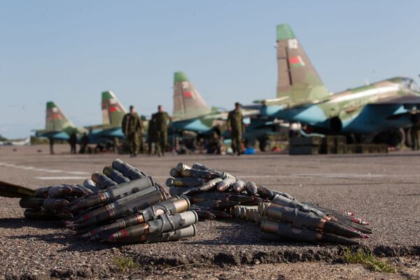 Armamentos de aviões Su-25 da Força Aérea bielorrussa - Sputnik Brasil