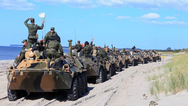 Veículos blindados de transporte de pessoal BTR-80 durante os exercícios conjuntos da Rússia e Bielorrússia ‘Escudo da União’ - Sputnik Brasil
