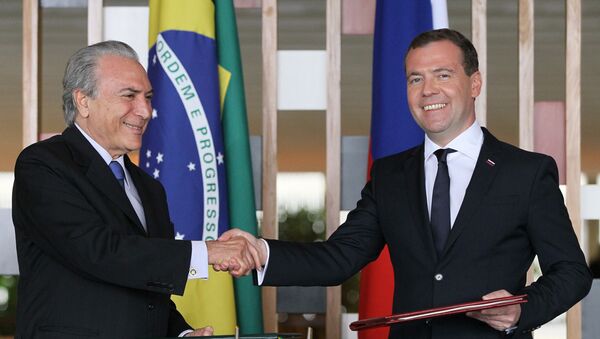 Michel Temer e Dmitry Medvedev em encontro em Brasília, em 2013. - Sputnik Brasil