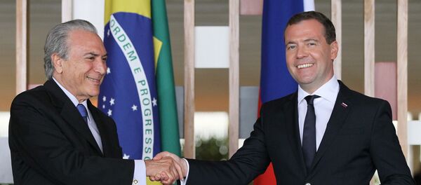 Michel Temer e Dmitry Medvedev em encontro em Brasília, em 2013. - Sputnik Brasil