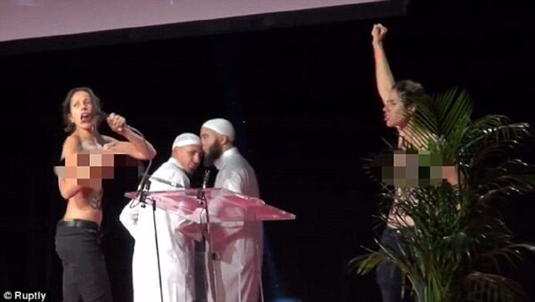 Ativistas do grupo FEMEN invadem evento muçulmano em Paris - Sputnik Brasil