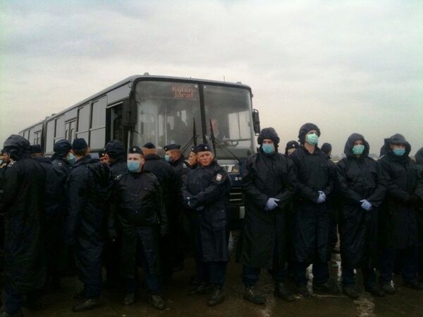 Posto de controle de migrantes em campo de refugiados na Hungria - Sputnik Brasil