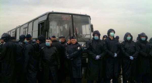 Posto de controle de migrantes em campo de refugiados na Hungria - Sputnik Brasil