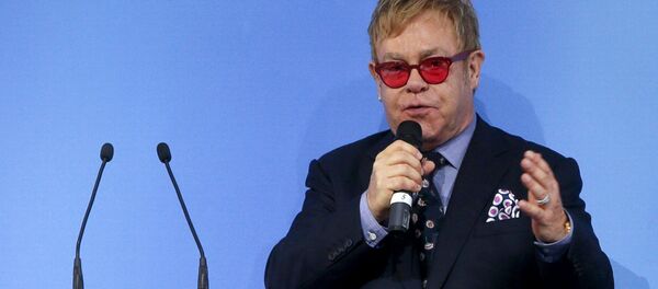 British singer Elton John delivers a speech at the 12th Yalta European Strategy Annual Meeting in Kiev, Ukraine, September 12, 2015 - Sputnik Brasil