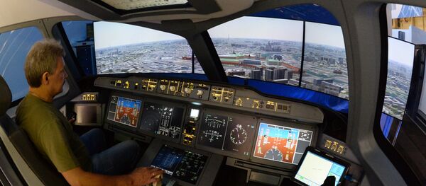 Equipamento de treinamento do avião MS-21 da Irkut durante o Show aéreo de Le Bourget 2015, em Paris Equipamento de treinamento do avião MS-21 da Irkut durante o Show aéreo de Le Bourget 2015, em Paris - Sputnik Brasil