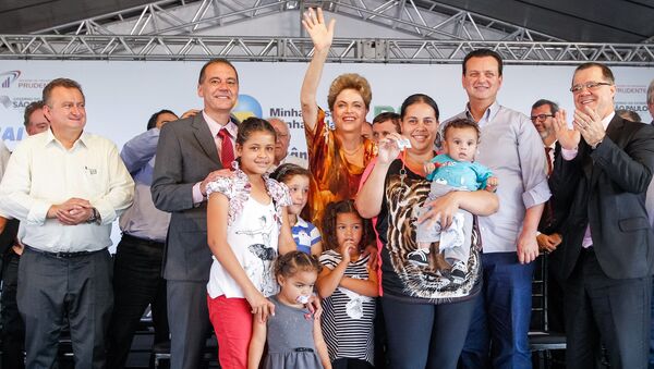 Presidenta Dilma entrega casas do programa Minha Casa, Minha Vida, em Presidente Prudente, São Paulo - Sputnik Brasil