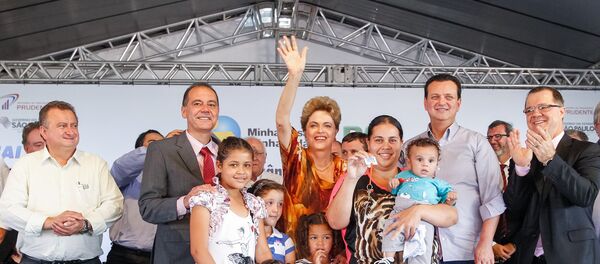 Presidenta Dilma entrega casas do programa Minha Casa, Minha Vida, em Presidente Prudente, São Paulo - Sputnik Brasil