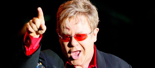 Elton John em apresentação em Moscou - Sputnik Brasil