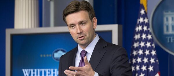 Porta-voz da Casa Branca Josh Earnest Porta-voz da Casa Branca Josh Earnest - Sputnik Brasil