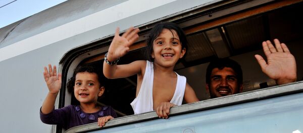 Trem com refugiados partindo da cidade croata de Ilača, perto da fronteira com a Sérvia, em direção a Zagreb, capital da Croácia - Sputnik Brasil