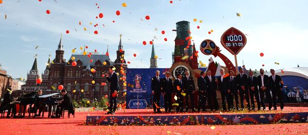 A cerimônia de lançamento de relógios de contagem regressiva na praça Manezhnaya (Moscou) durante comemorações de 1.000 dias até a Copa do Mundo de Futebol 2018 na Rússia - Sputnik Brasil