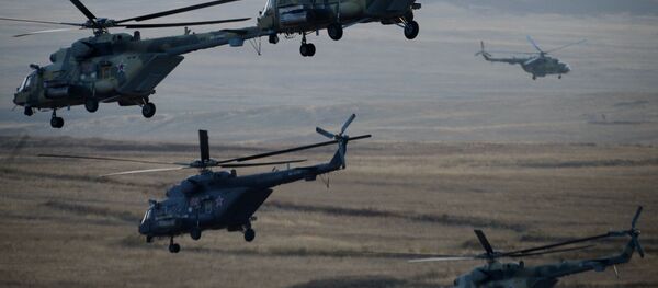 Helicópteros da Força Aérea russa durante os exercícios estratégicos Centro-2015 na região de Orenburgo - Sputnik Brasil