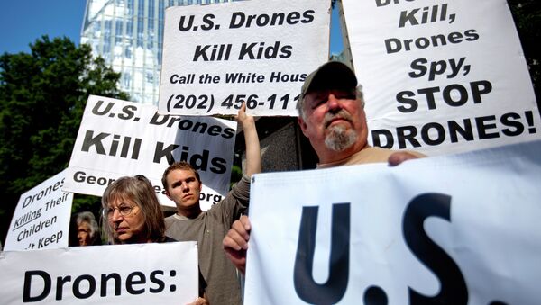 Arquivo. Imagem de um protesto realizado em Atlanta, em 28 de maio de 2013, contra o uso de drones em operações militares - Sputnik Brasil