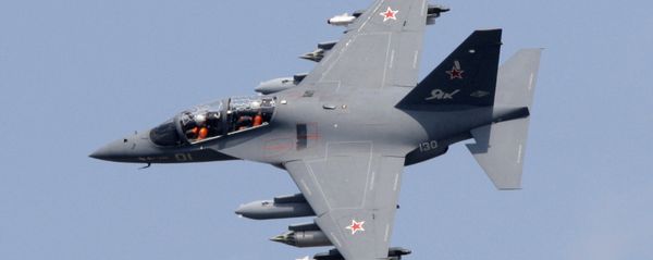 Um Yak-130 durante o salão aeroespacial MAKS 2009 Um Yak-130 durante o salão aeroespacial MAKS 2009 - Sputnik Brasil