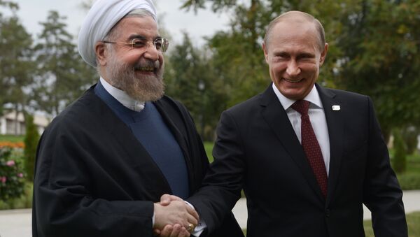 Presidentes do Irã e da Rússia Hassan Rouhani e Vladimir Putin - Sputnik Brasil