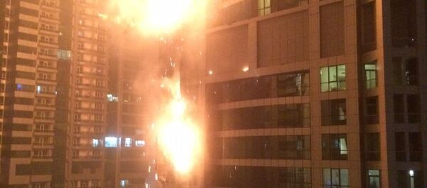 Incêndio na torre Marina Torch em Dubai Incêndio na torre Marina Torch em Dubai - Sputnik Brasil